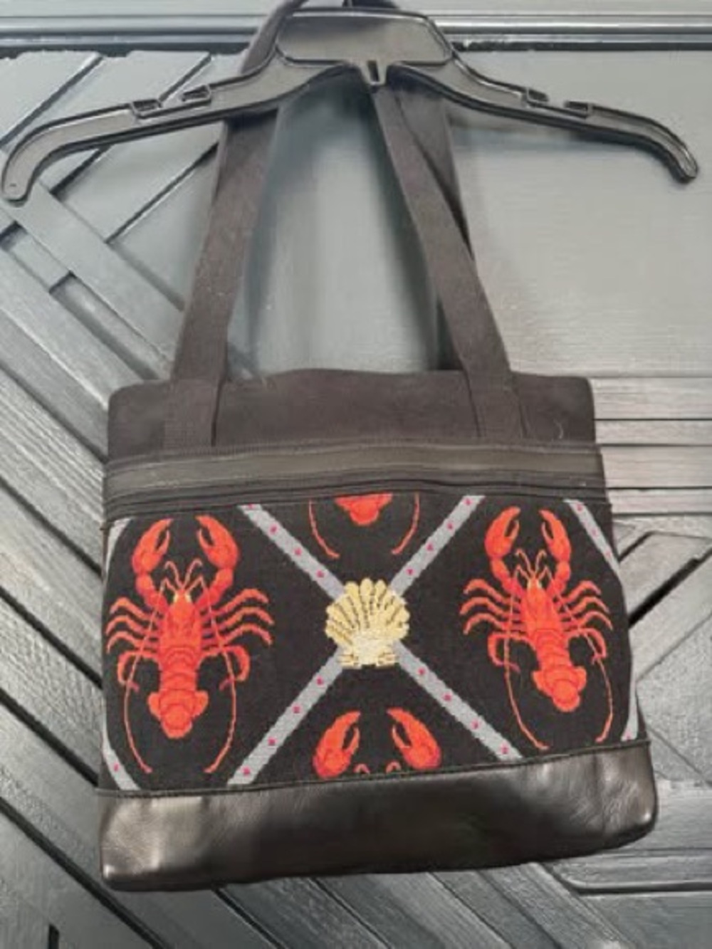 Cute Maine Bag With Lobster and Shell Tapestry Decorations (new without tags)